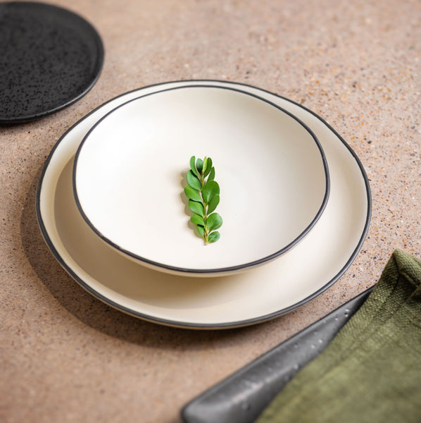 White & black kiki dinner plate with a bowl