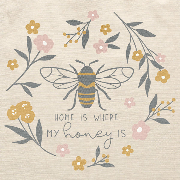 Bee apron design close up