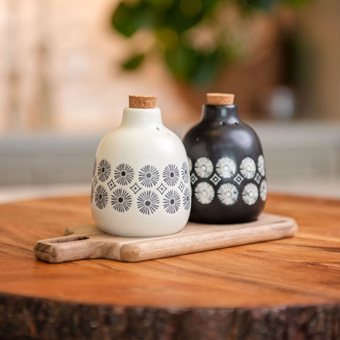 Milo Salt & Pepper With Wood Tray